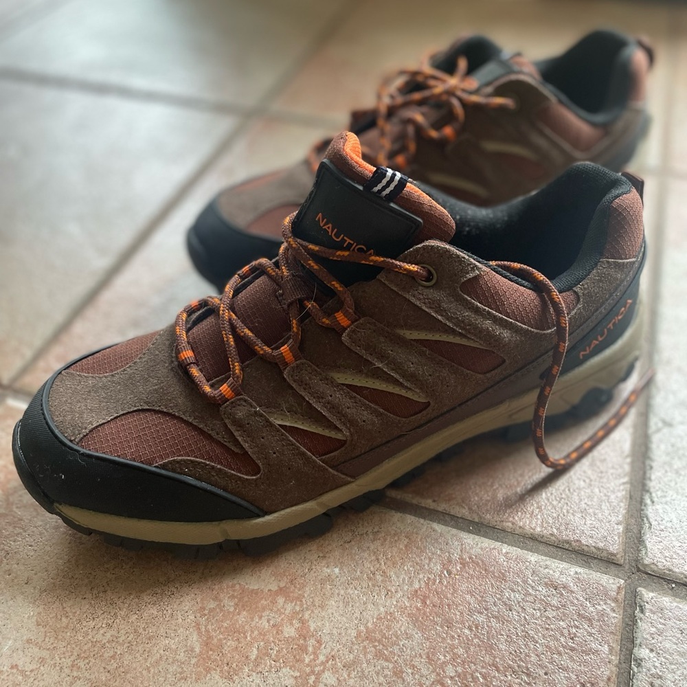 NWT Nautica Men’s “Paxter” low rise hiking shoes. Tan and Russet. Size 11 - Picture 2 of 6